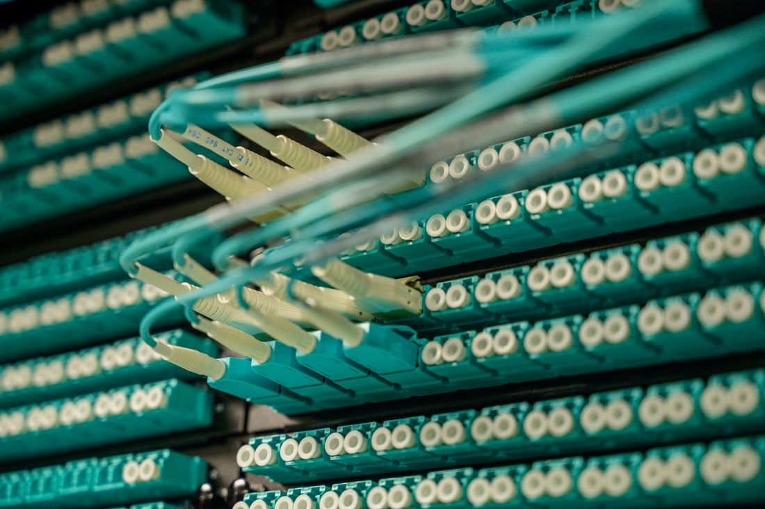Optical fibre patch panel with LC connectors